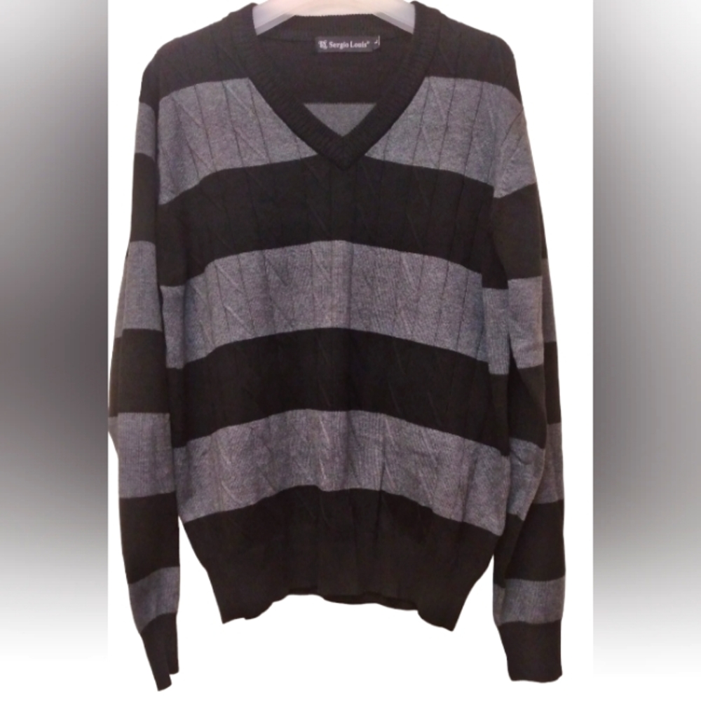 Sergio Louis Men's Black & Grey Striped V-Neck  Size Large.